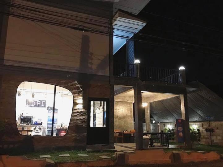 Yoji House And Cafe Hostel Ban Wiang Exterior photo