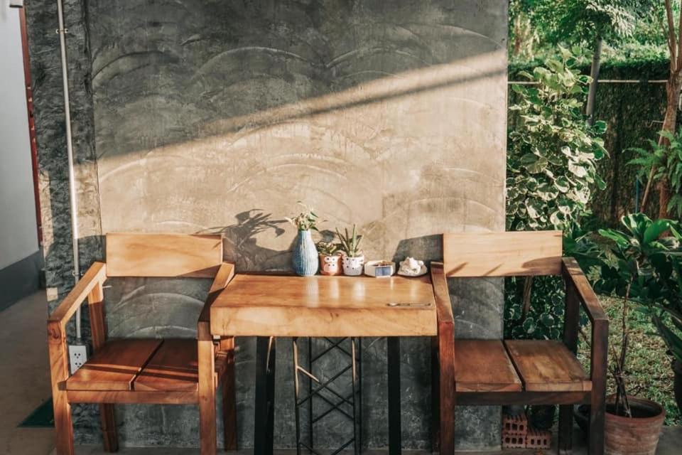 Yoji House And Cafe Hostel Ban Wiang Exterior photo